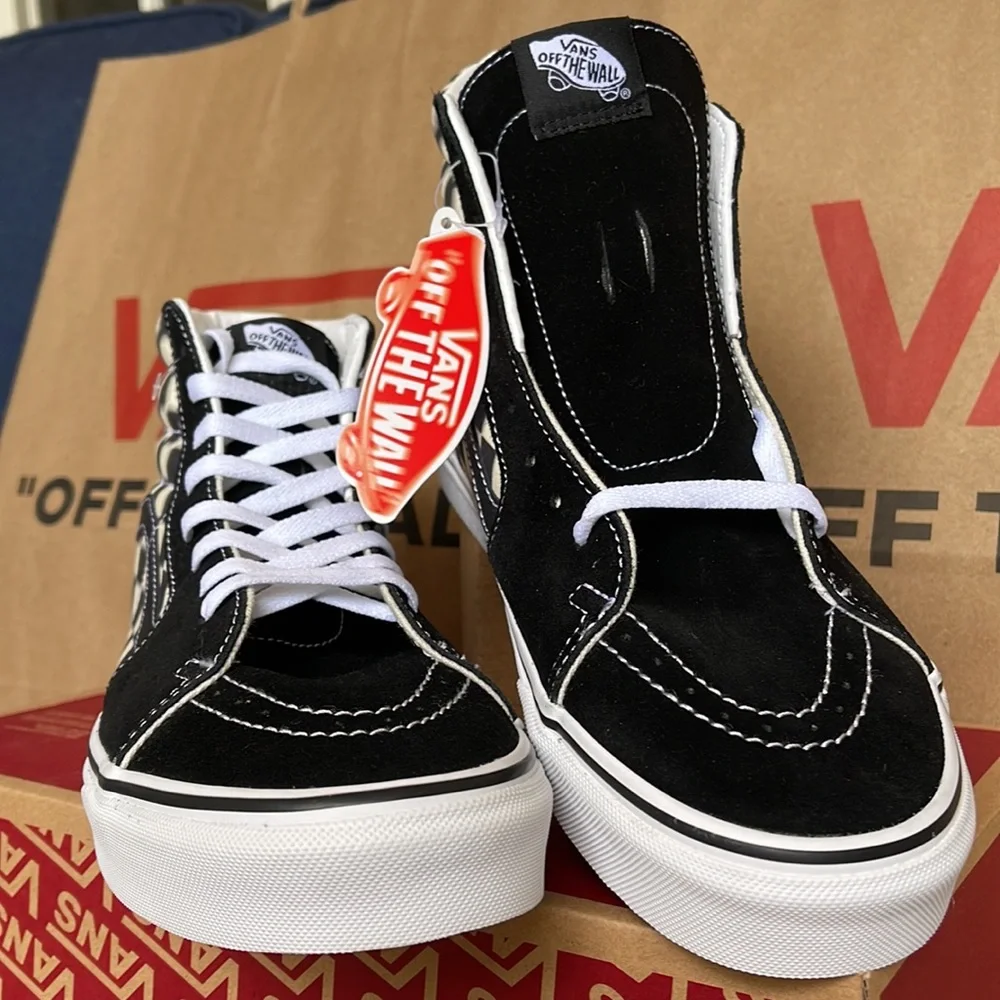 NWB Unisex Vans Sk8-Hi Black & White 